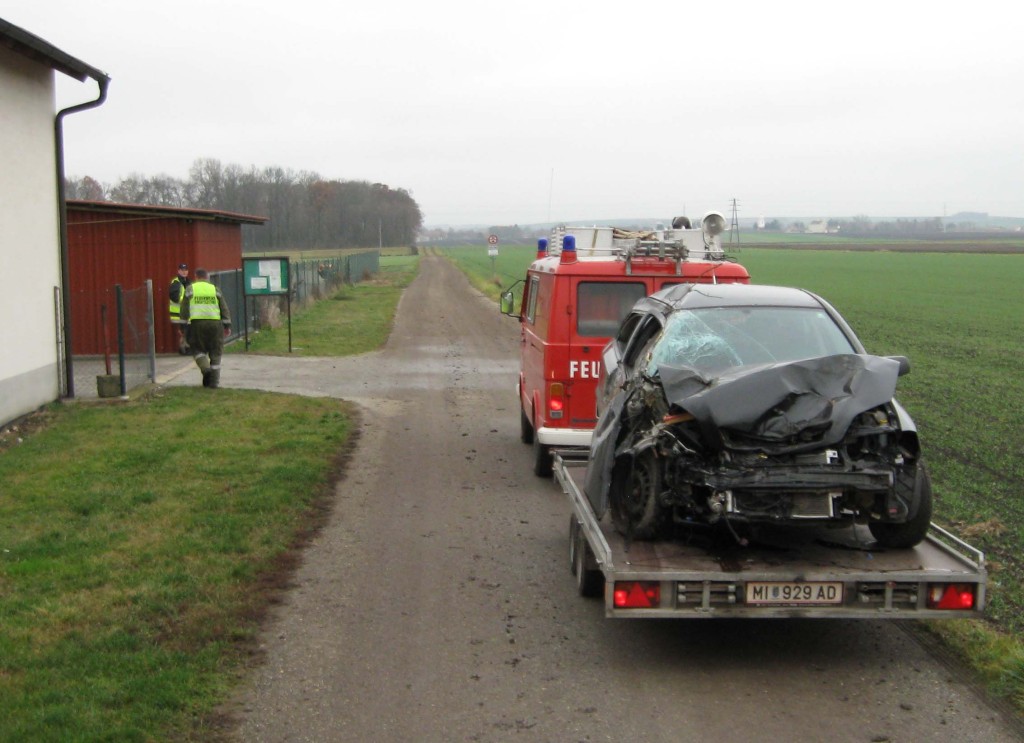 Fahrzeugbergung zwischen Prinzendorf und Steinberg – 2009-11-22