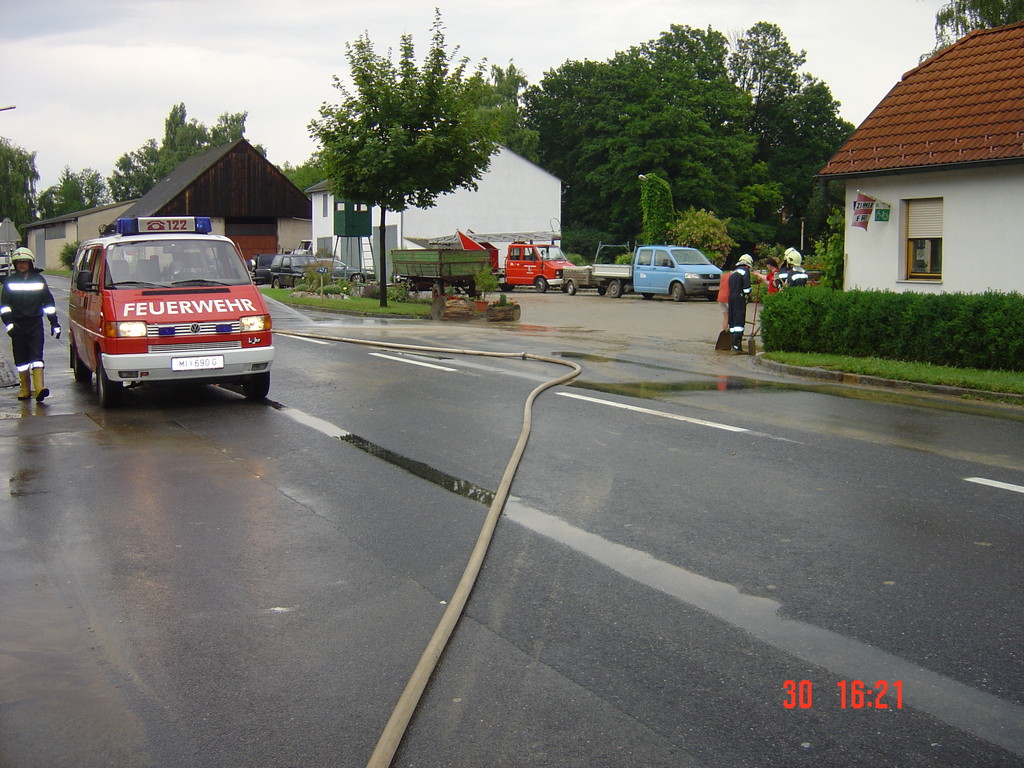 Unwettereinsatz vom 30.06.2011 in Bullendorf und Erdberg – 2011-06-30