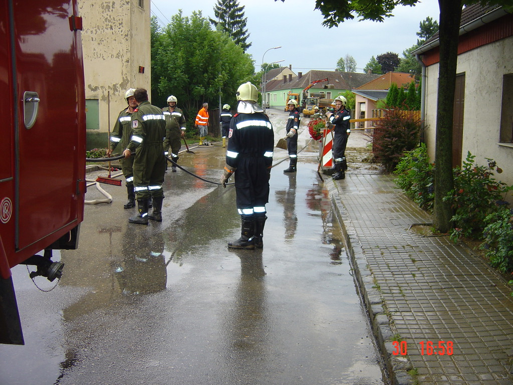 Unwettereinsatz vom 30.06.2011 in Bullendorf und Erdberg – 2011-06-30