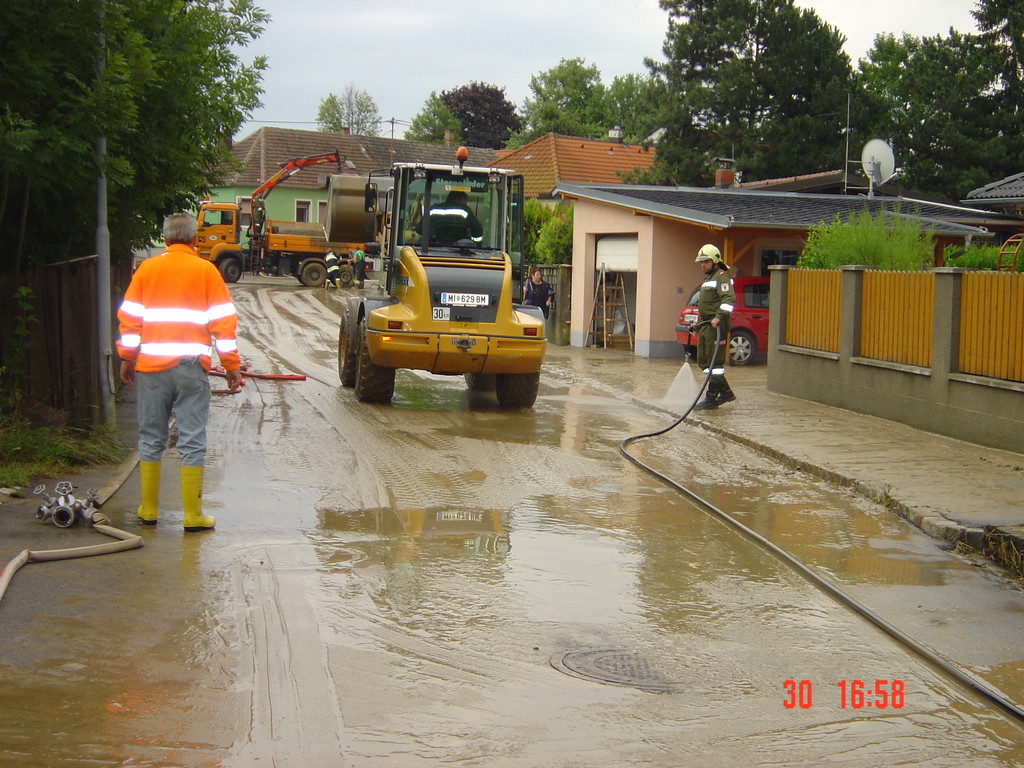 Unwettereinsatz vom 30.06.2011 in Bullendorf und Erdberg – 2011-06-30