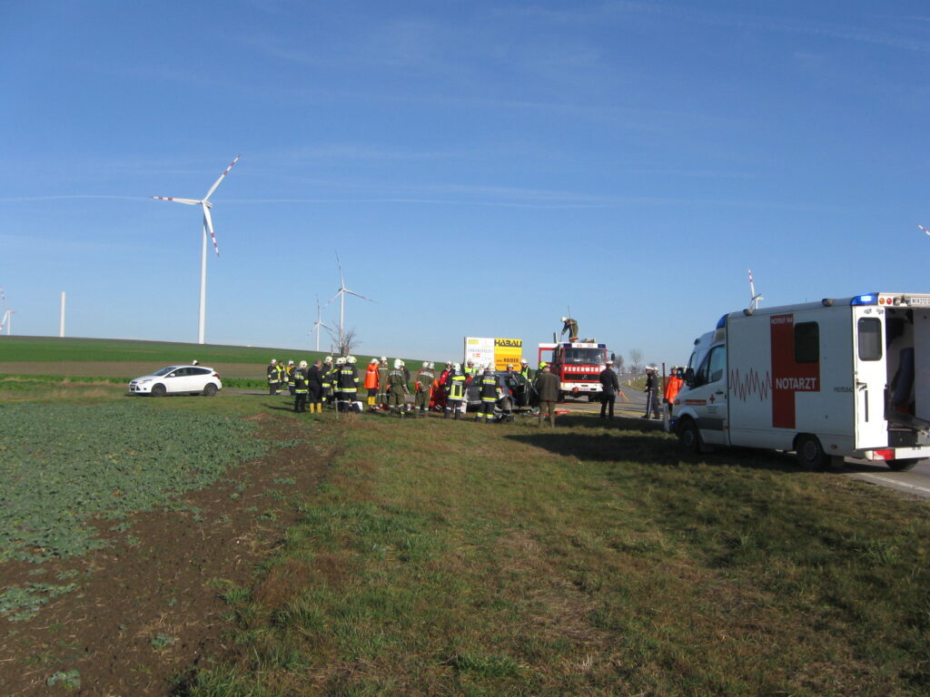 Verkehrsunfall mit Menschenrettung – 2015-12-26