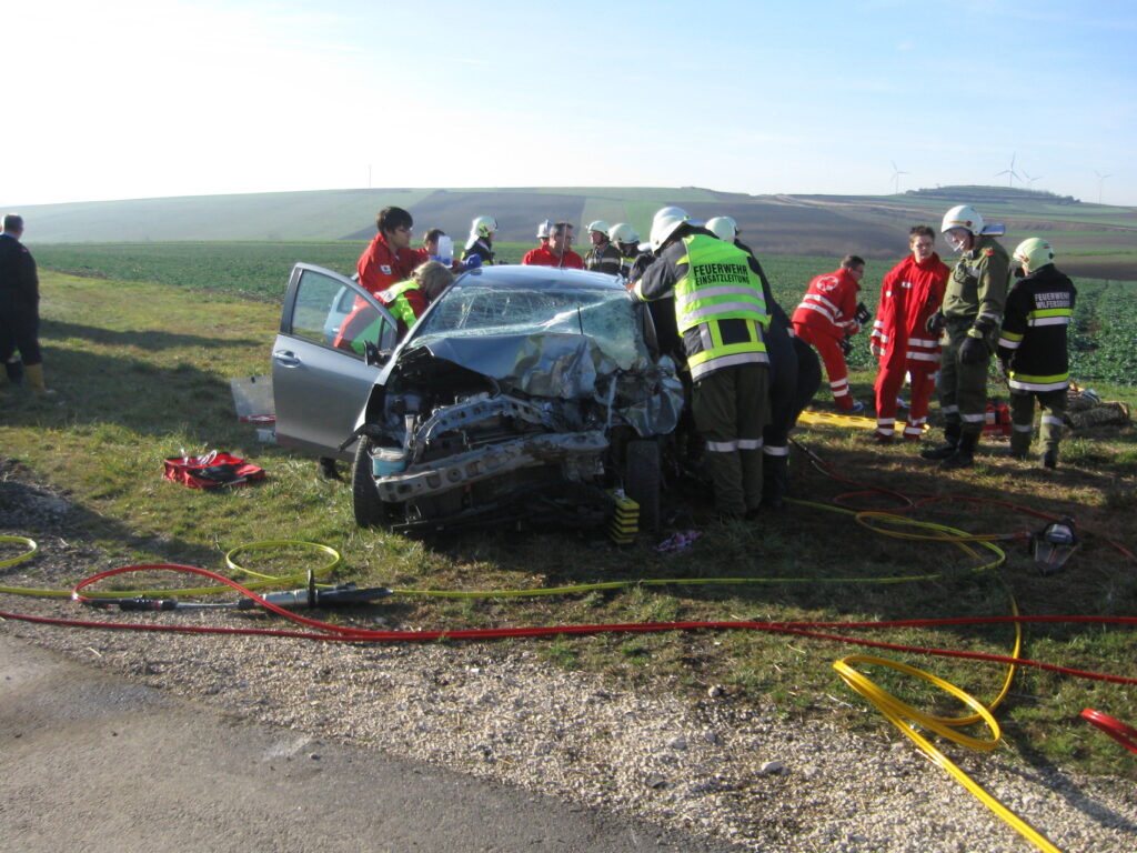 Verkehrsunfall mit Menschenrettung – 2015-12-26