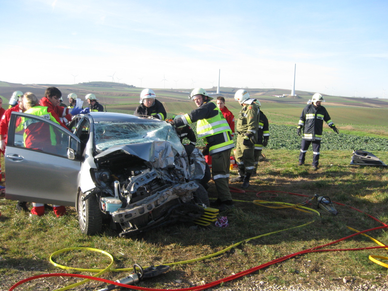 Verkehrsunfall mit Menschenrettung – 2015-12-26