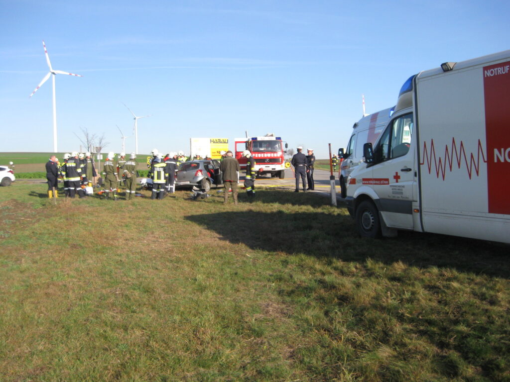 Verkehrsunfall mit Menschenrettung – 2015-12-26