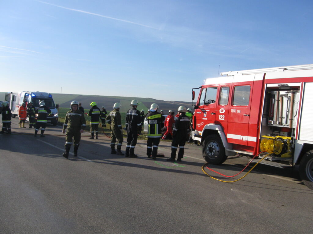 Verkehrsunfall mit Menschenrettung – 2015-12-26