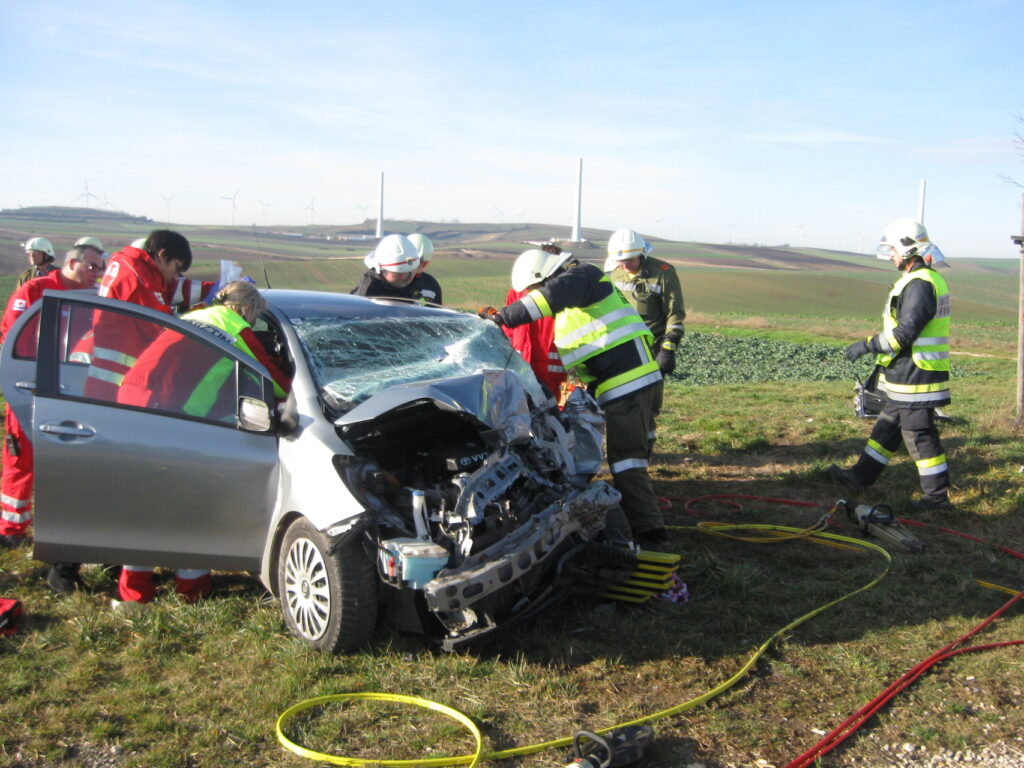 Verkehrsunfall mit Menschenrettung – 2015-12-26