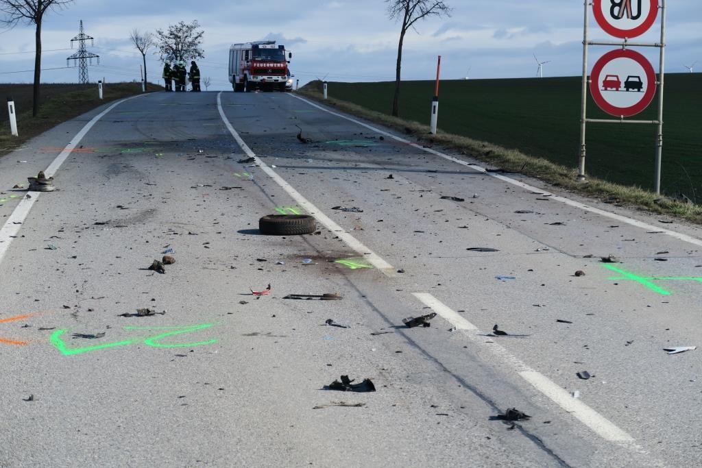 Verkehrsunfall mit Menschenrettung – 2016-02-11