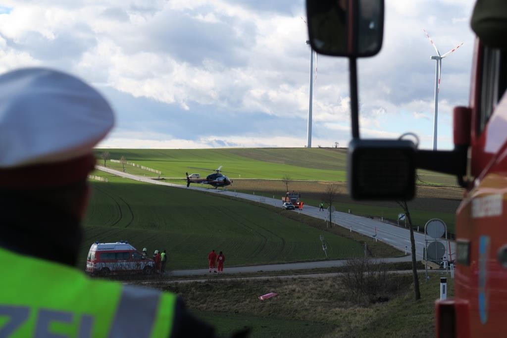 Verkehrsunfall mit Menschenrettung – 2016-02-11