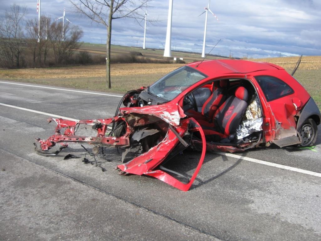 Verkehrsunfall mit Menschenrettung – 2016-02-11