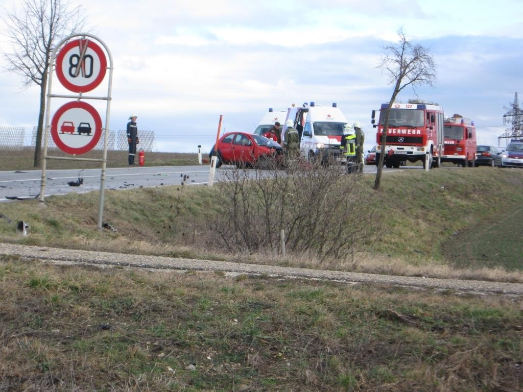 Verkehrsunfall mit Menschenrettung – 2016-02-11