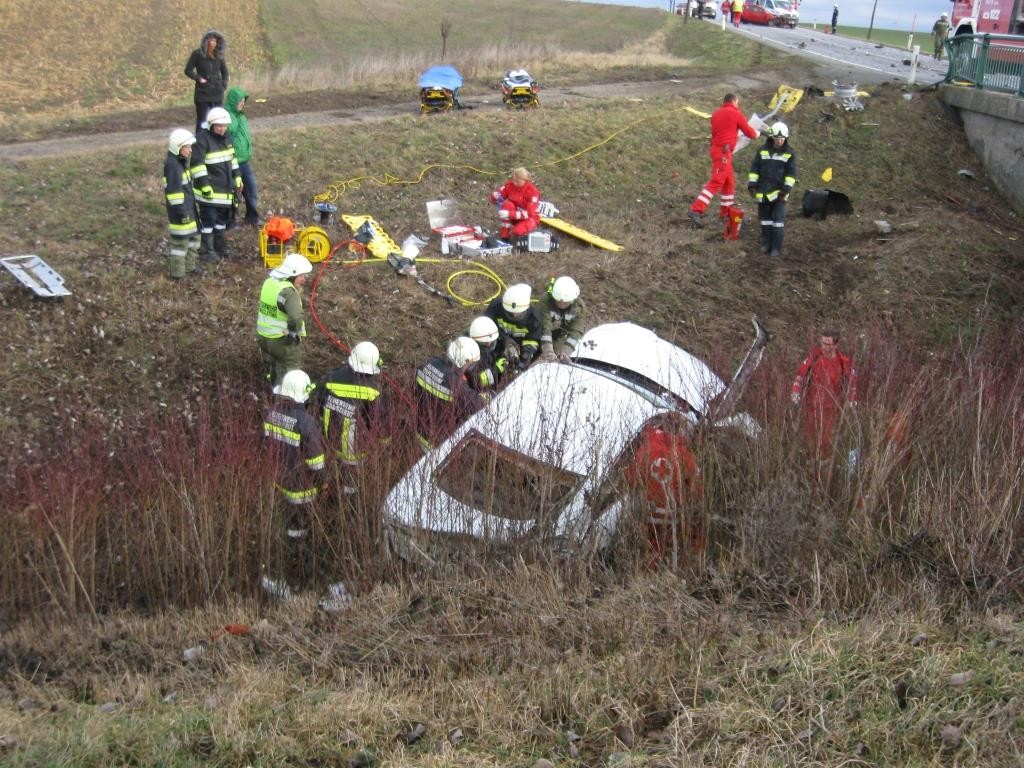 Verkehrsunfall mit Menschenrettung – 2016-02-11