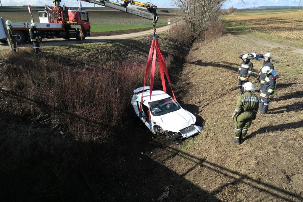 Verkehrsunfall mit Menschenrettung – 2016-02-11