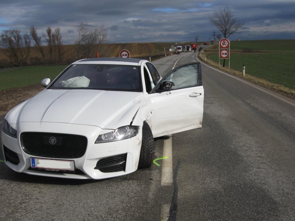 Verkehrsunfall mit Menschenrettung – 2016-02-11