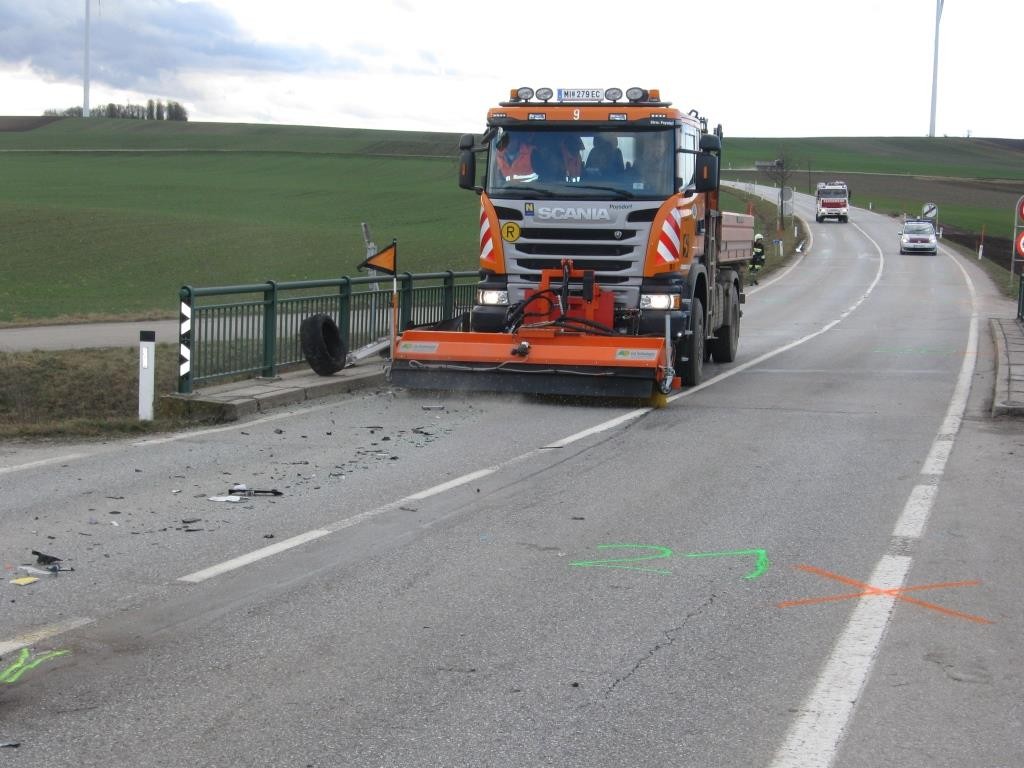 Verkehrsunfall mit Menschenrettung – 2016-02-11