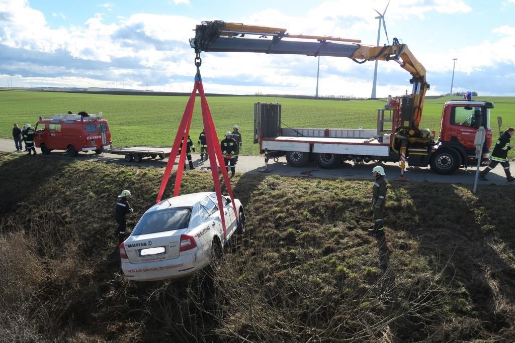 Verkehrsunfall mit Menschenrettung – 2016-02-11