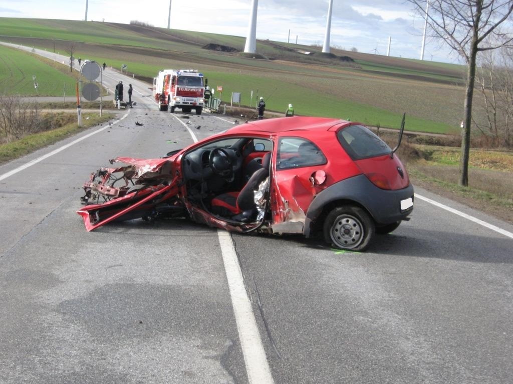 Verkehrsunfall mit Menschenrettung – 2016-02-11
