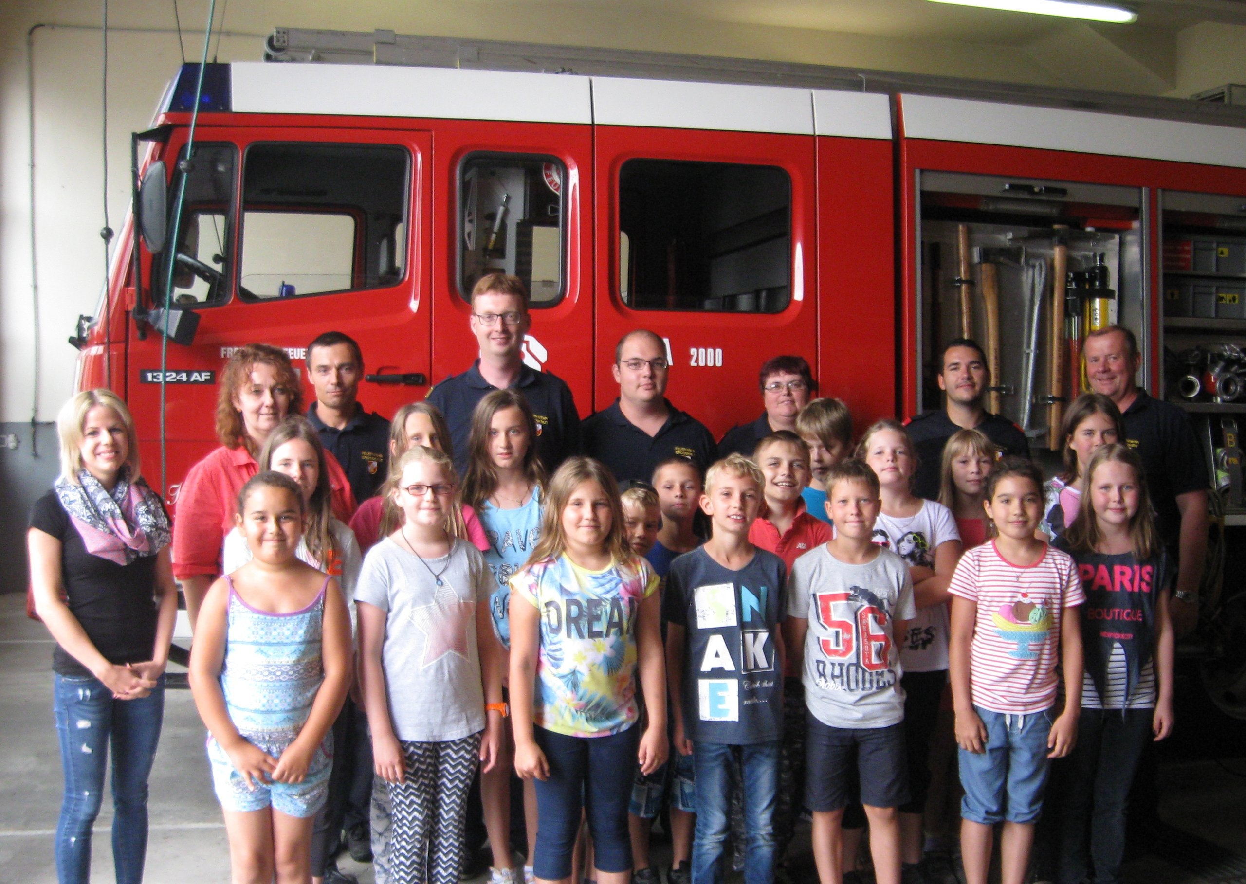 Besuch der 3. und 4. Kl. VS bei der Feuerwehr Großkrut
