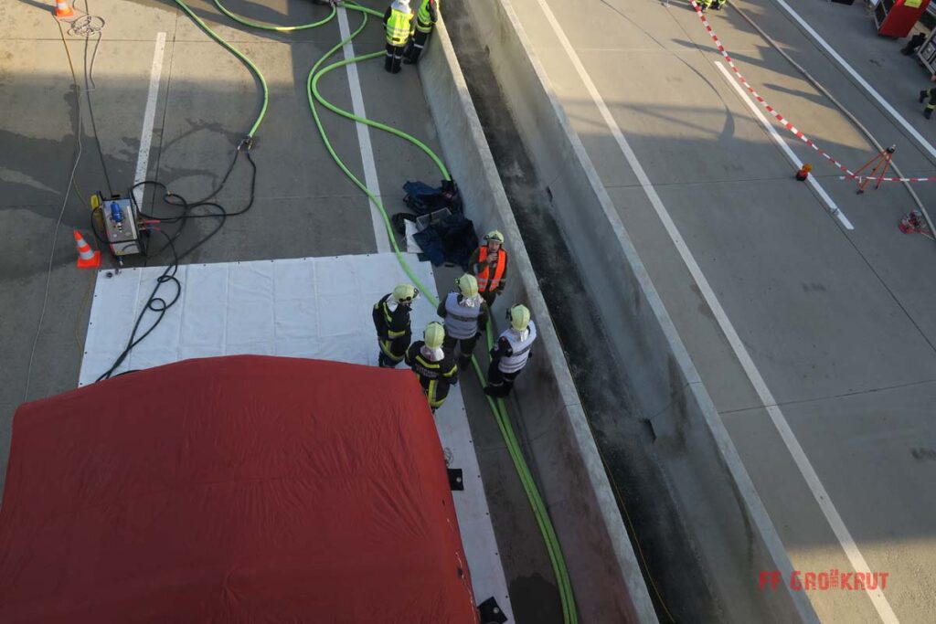 4.11.2017 Schadstoff Viertelsübung auf der A5, Anschlussstelle Großkrut