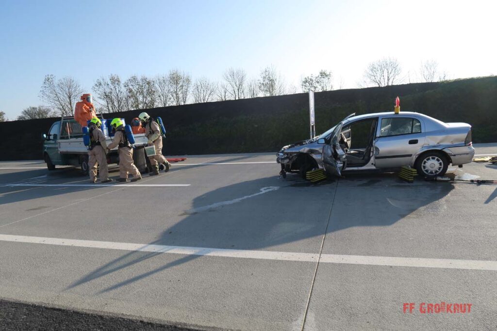 4.11.2017 Schadstoff Viertelsübung auf der A5, Anschlussstelle Großkrut