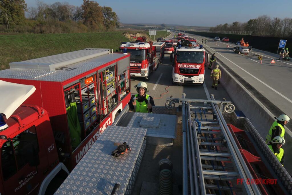 4.11.2017 Schadstoff Viertelsübung auf der A5, Anschlussstelle Großkrut