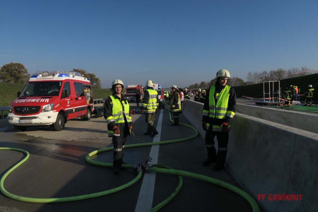4.11.2017 Schadstoff Viertelsübung auf der A5, Anschlussstelle Großkrut