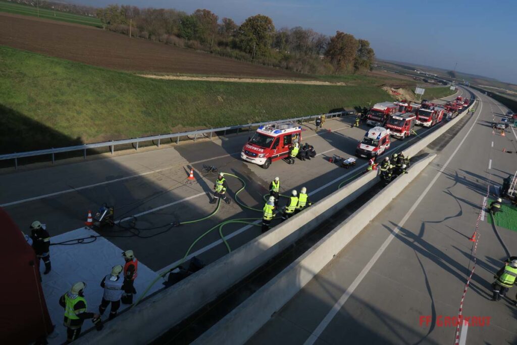 4.11.2017 Schadstoff Viertelsübung auf der A5, Anschlussstelle Großkrut