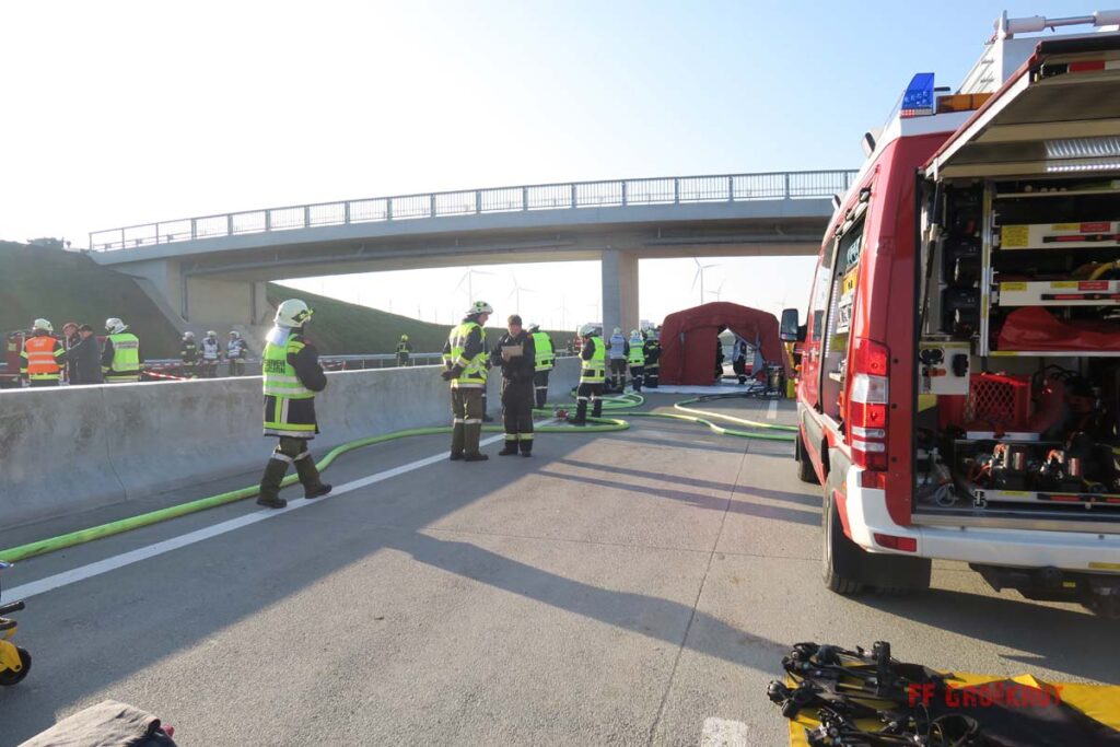 4.11.2017 Schadstoff Viertelsübung auf der A5, Anschlussstelle Großkrut
