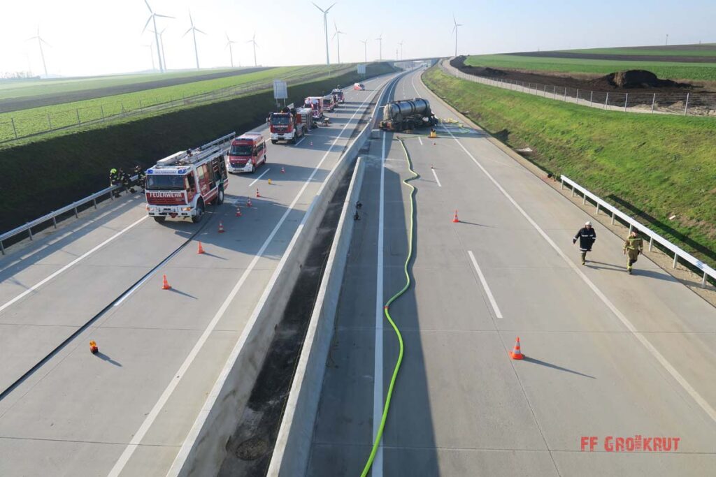 4.11.2017 Schadstoff Viertelsübung auf der A5, Anschlussstelle Großkrut