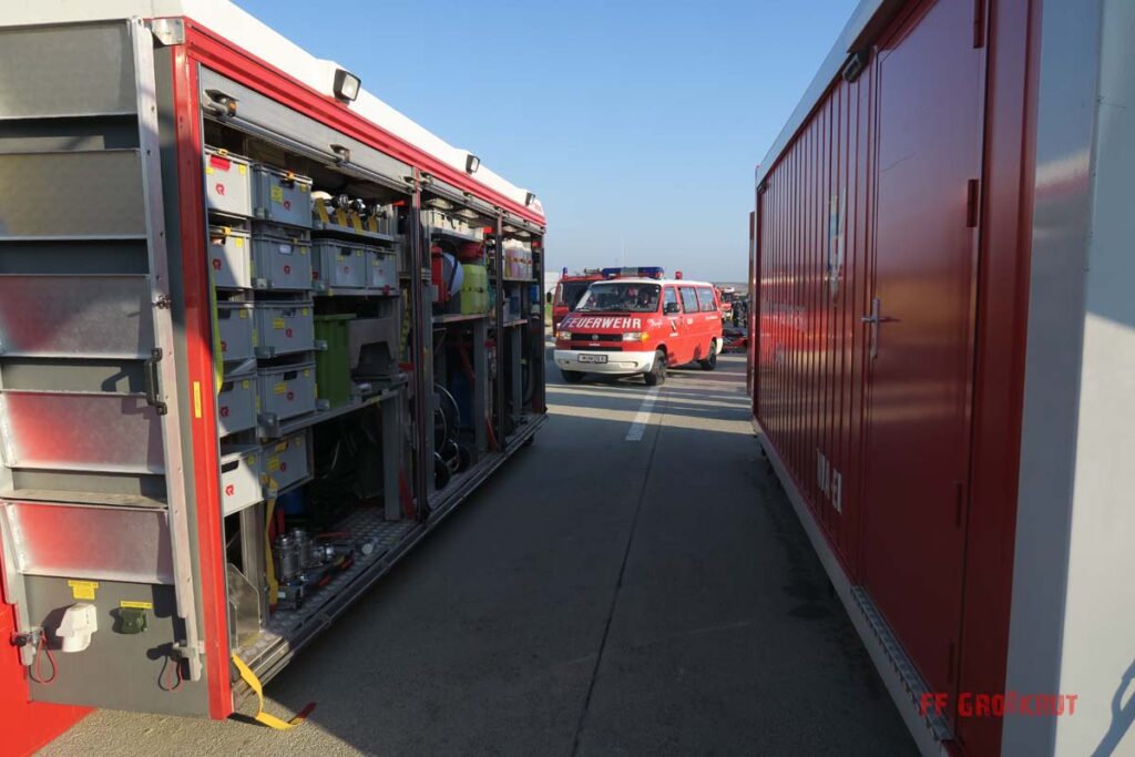 4.11.2017 Schadstoff Viertelsübung auf der A5, Anschlussstelle Großkrut