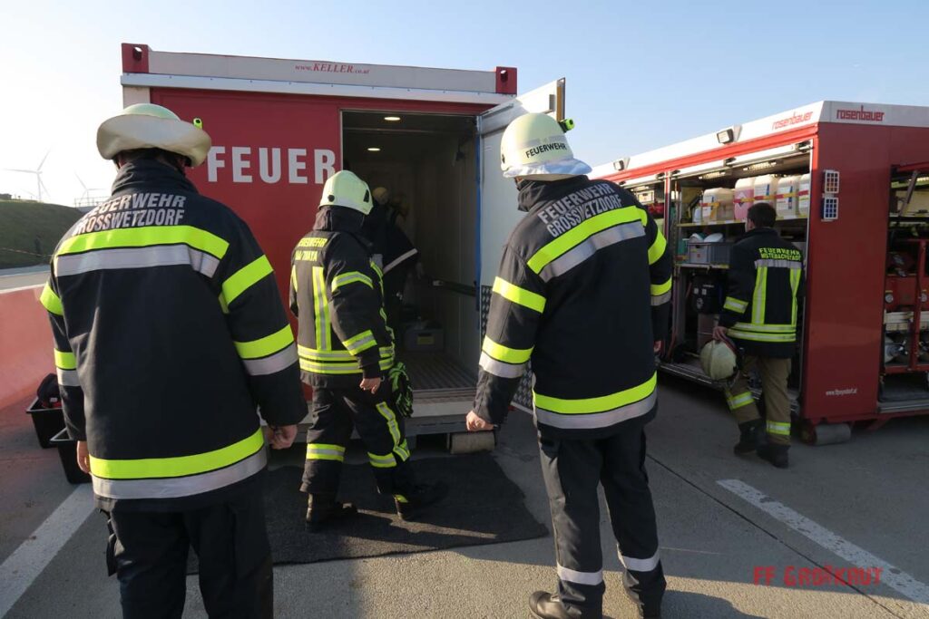 4.11.2017 Schadstoff Viertelsübung auf der A5, Anschlussstelle Großkrut