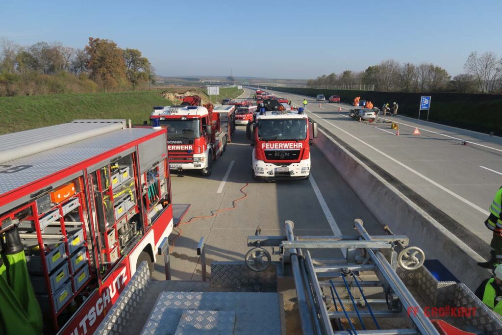 4.11.2017 Schadstoff Viertelsübung auf der A5, Anschlussstelle Großkrut