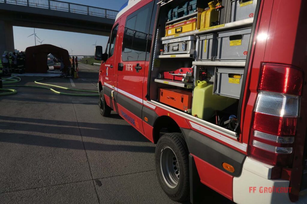 4.11.2017 Schadstoff Viertelsübung auf der A5, Anschlussstelle Großkrut