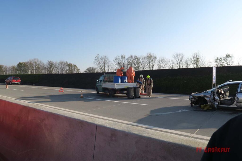 4.11.2017 Schadstoff Viertelsübung auf der A5, Anschlussstelle Großkrut