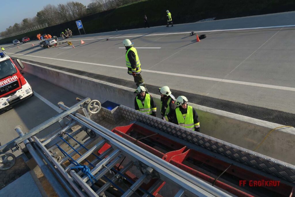 4.11.2017 Schadstoff Viertelsübung auf der A5, Anschlussstelle Großkrut