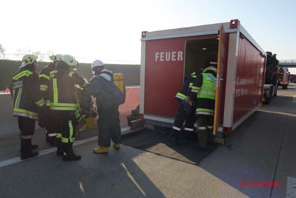 4.11.2017 Schadstoff Viertelsübung auf der A5, Anschlussstelle Großkrut