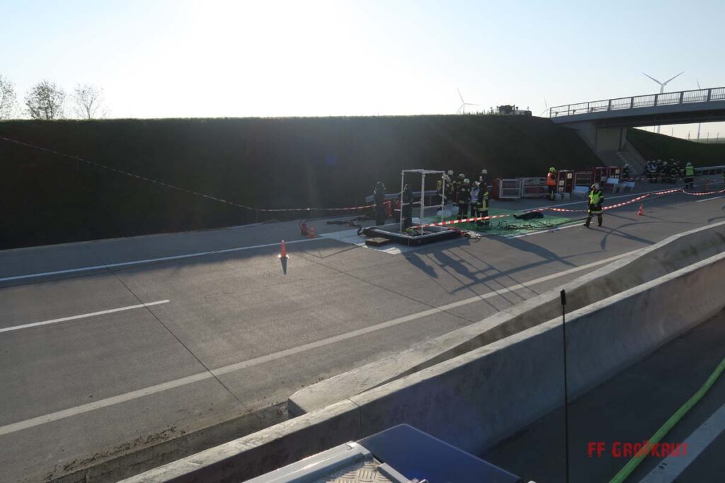 4.11.2017 Schadstoff Viertelsübung auf der A5, Anschlussstelle Großkrut