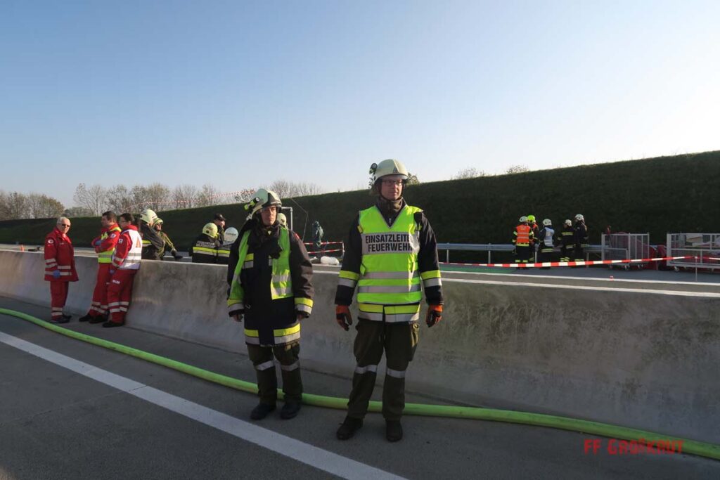 4.11.2017 Schadstoff Viertelsübung auf der A5, Anschlussstelle Großkrut