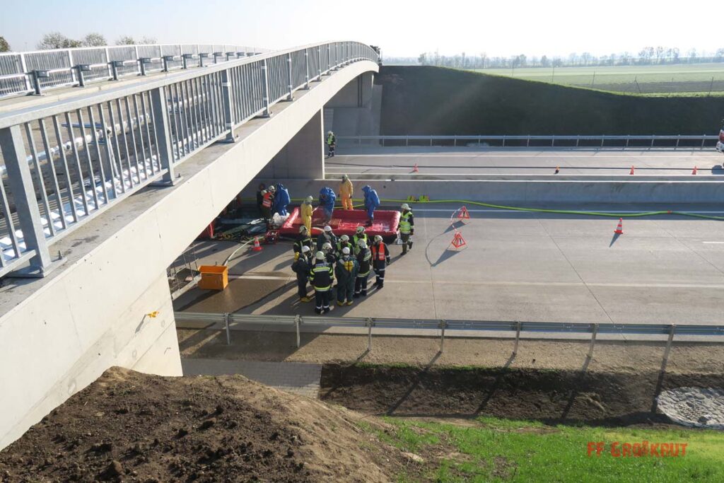 4.11.2017 Schadstoff Viertelsübung auf der A5, Anschlussstelle Großkrut