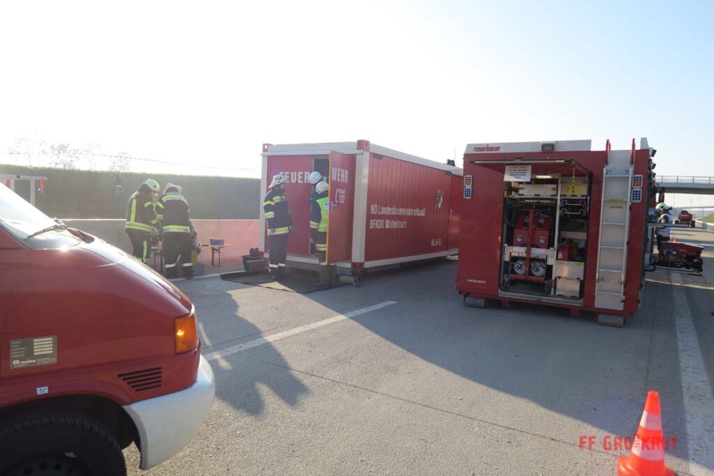 4.11.2017 Schadstoff Viertelsübung auf der A5, Anschlussstelle Großkrut
