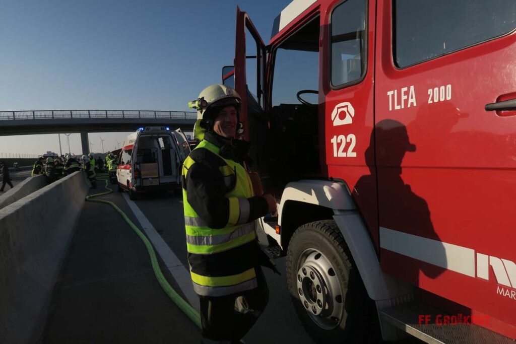 4.11.2017 Schadstoff Viertelsübung auf der A5, Anschlussstelle Großkrut