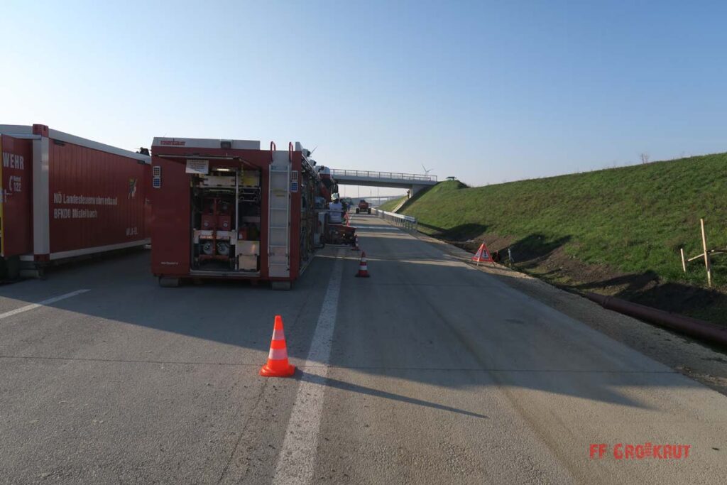 4.11.2017 Schadstoff Viertelsübung auf der A5, Anschlussstelle Großkrut