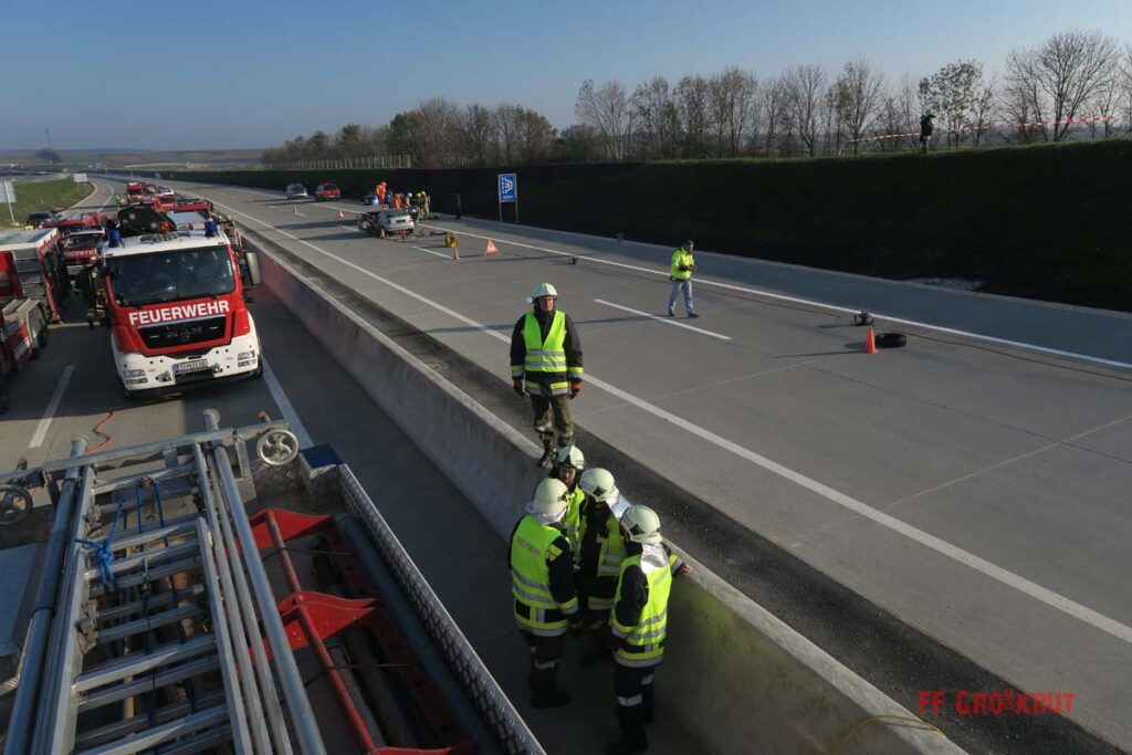 4.11.2017 Schadstoff Viertelsübung auf der A5, Anschlussstelle Großkrut