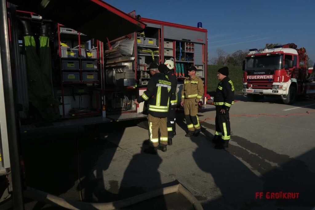 4.11.2017 Schadstoff Viertelsübung auf der A5, Anschlussstelle Großkrut