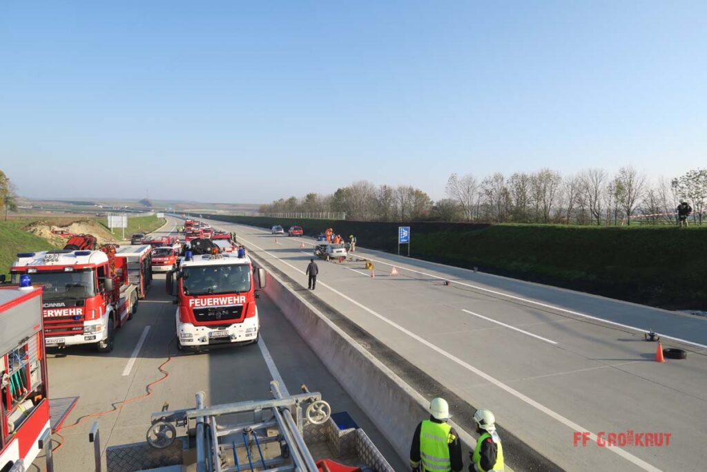 4.11.2017 Schadstoff Viertelsübung auf der A5, Anschlussstelle Großkrut