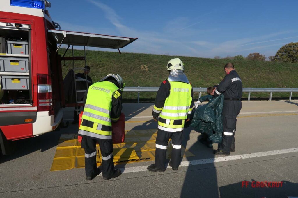 4.11.2017 Schadstoff Viertelsübung auf der A5, Anschlussstelle Großkrut