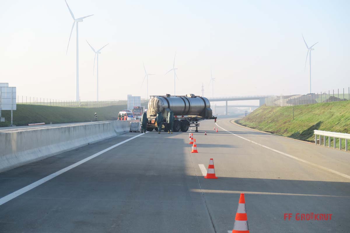 4.11.2017 Schadstoff Viertelsübung auf der A5, Anschlussstelle Großkrut