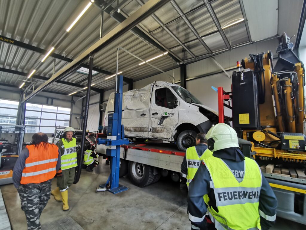 Klein LKW Bergung – 2020-10-28