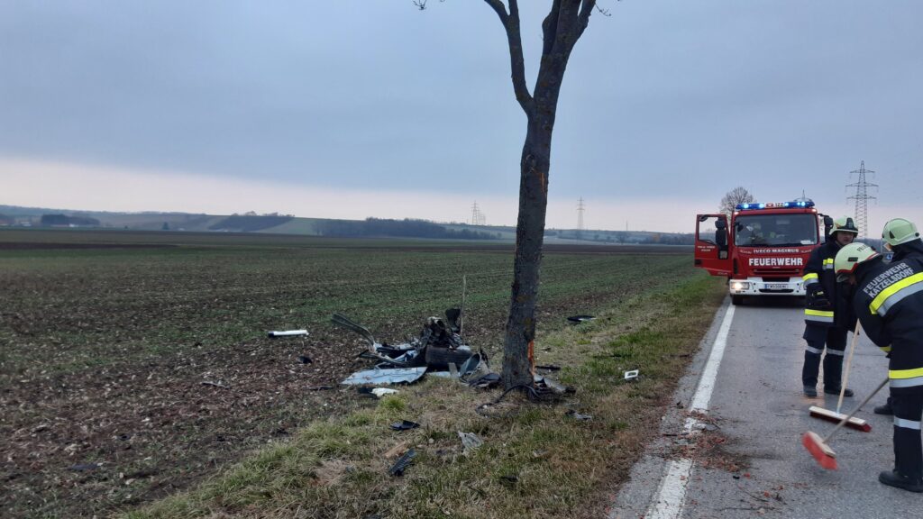 Verkehrsunfall mit Menschenrettung – 2021-11-21