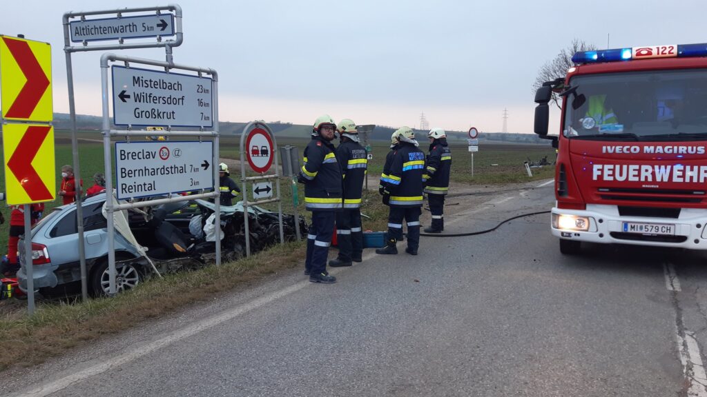 Verkehrsunfall mit Menschenrettung – 2021-11-21