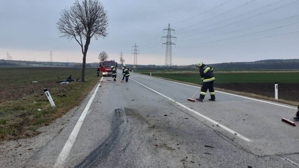 Verkehrsunfall mit Menschenrettung – 2021-11-21